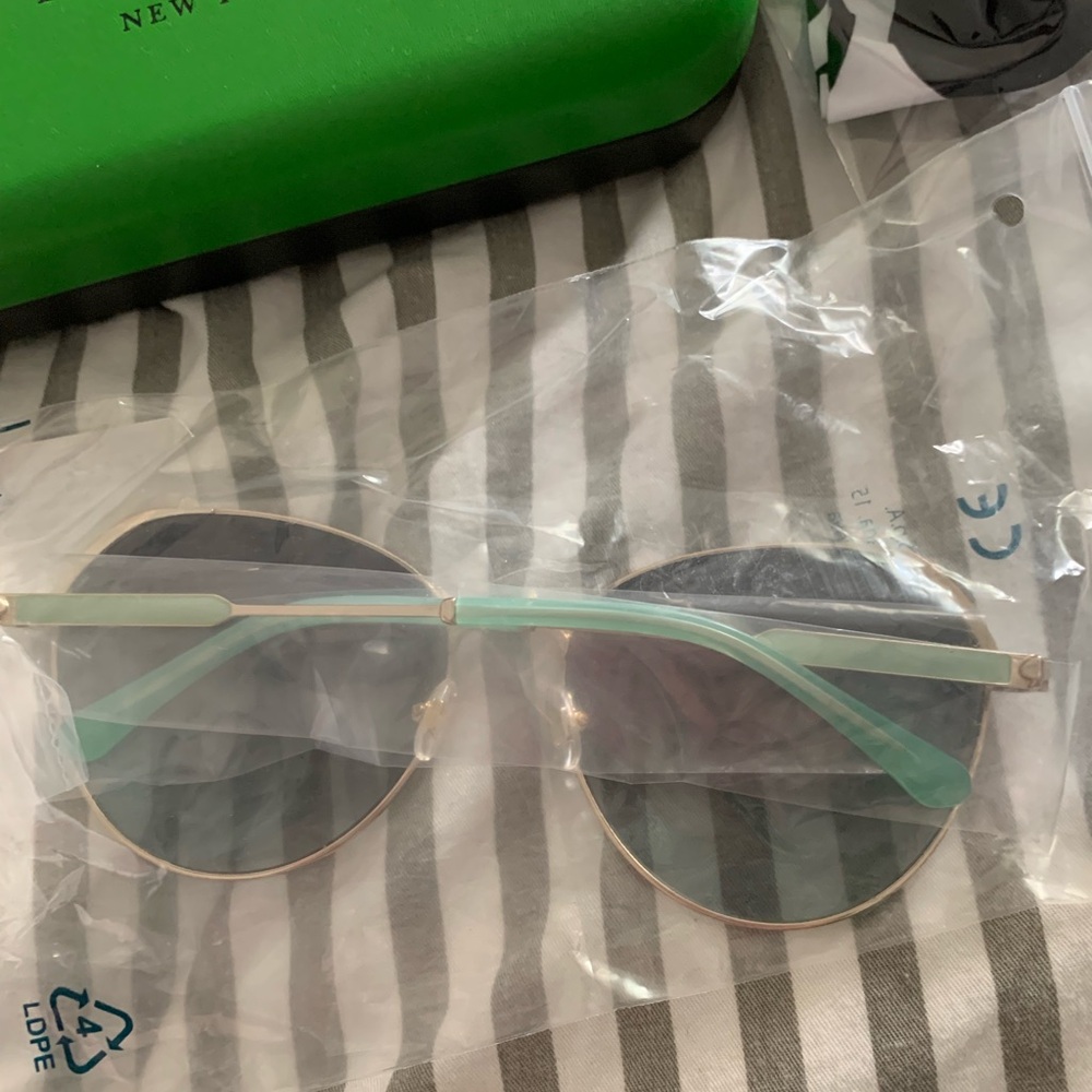 Kate spade mint sunglasses - Picture 2 of 5